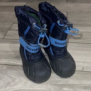 Sorel snow boots in toddler size 8 children